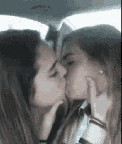 dee lew add Hot Lesbians Making Out photo