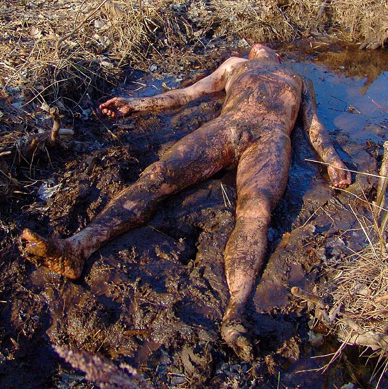 aref kanaan add Naked Mud Bath photo