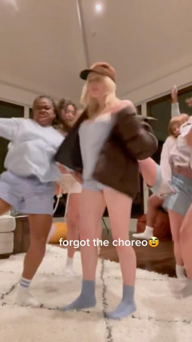 banu sha add Billie Eilish Booty photo