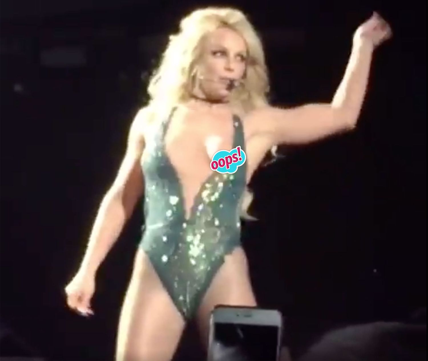 dean rangitakatu add Britney Spears Nipples photo