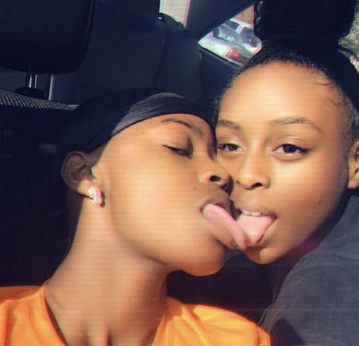 Black Lesbians Tongue Kissing 25428