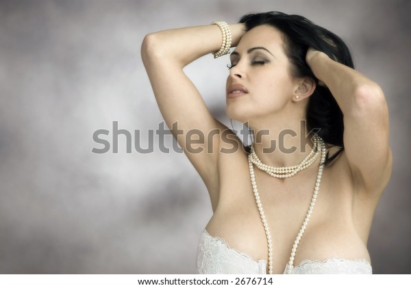 aabir mitra add Pearl Necklace Big Tits photo