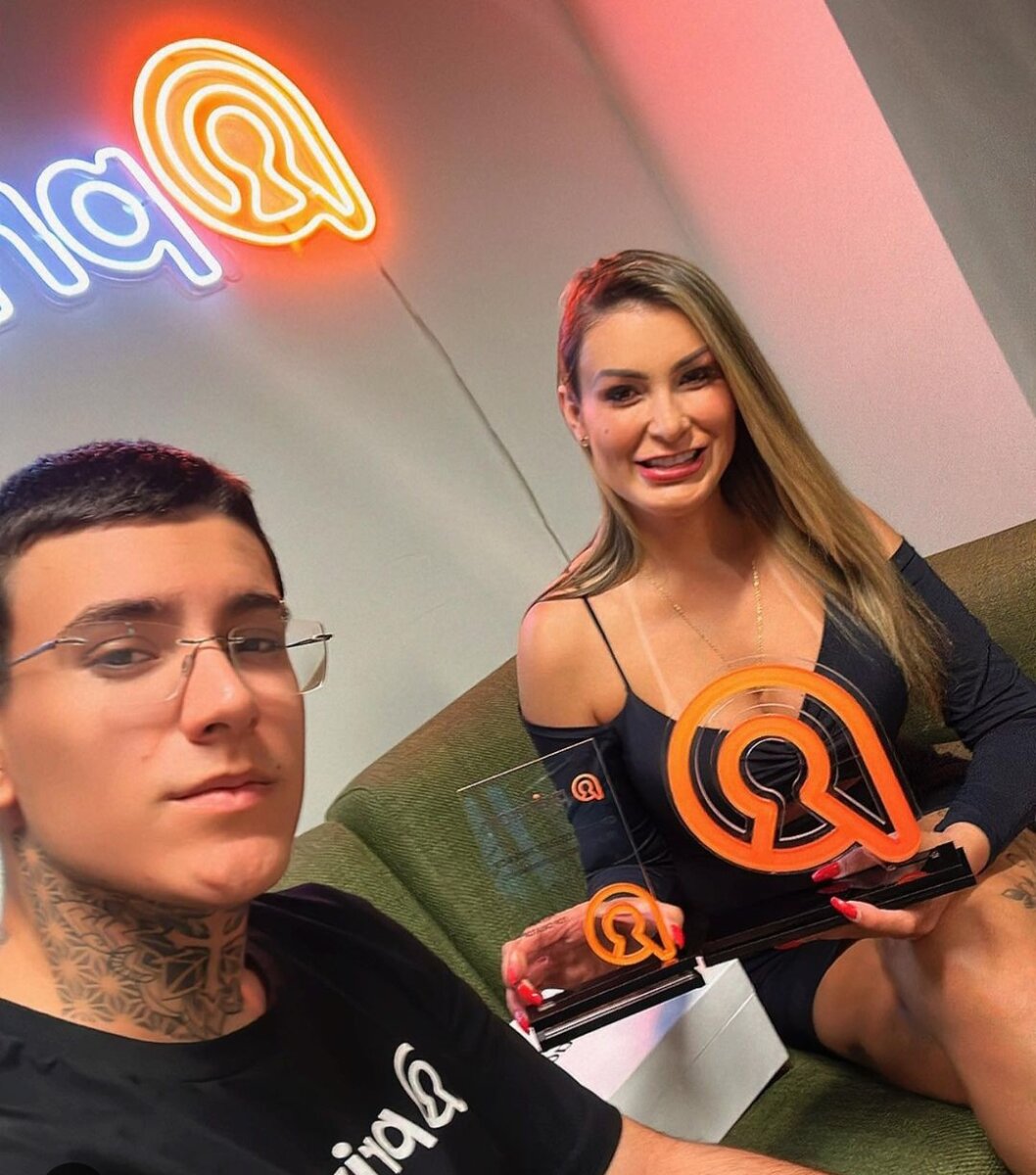 bob hlavacek add Andressa Urach Son photo