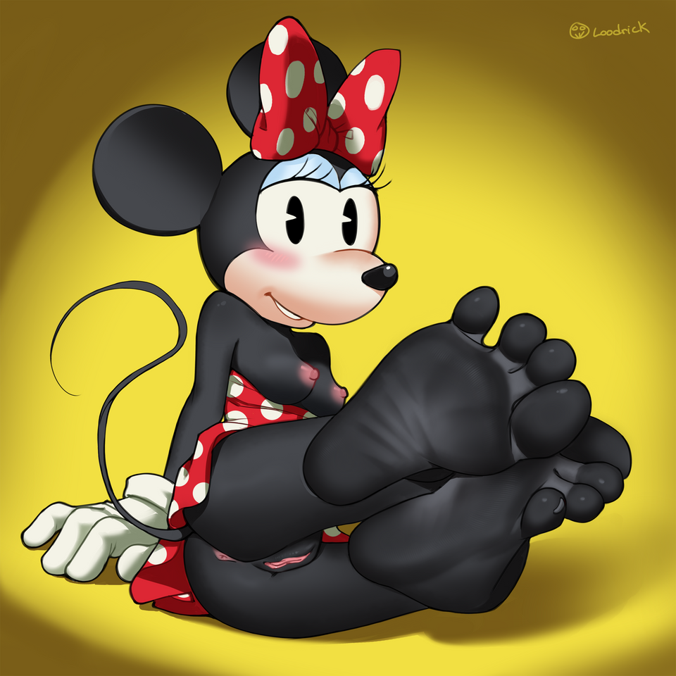 ade sumardi add Minnie Mouse Feet photo