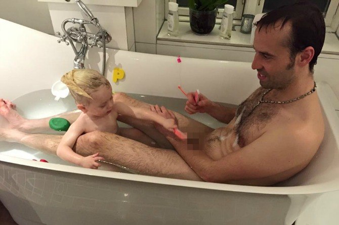 anina evans add Son Seeing Dad Naked photo