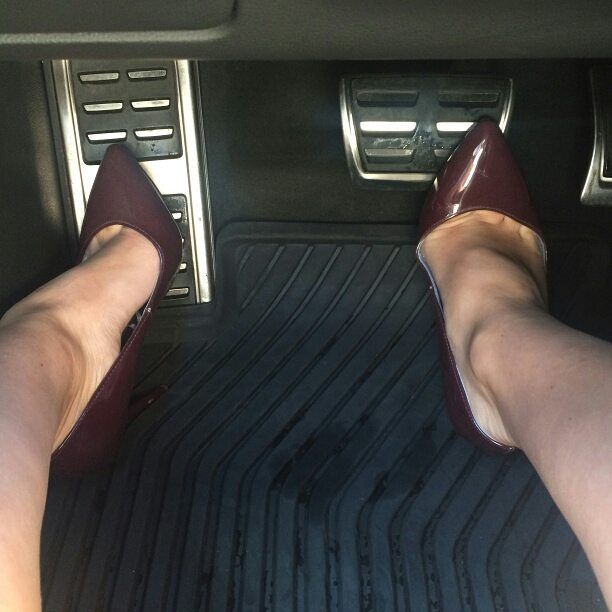 bee book add Foot Fetish In Car photo