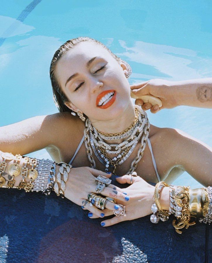 cari hodges add Miley Cyrus Strap On photo