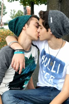 donald aiken add Cute Twinks Kissing photo