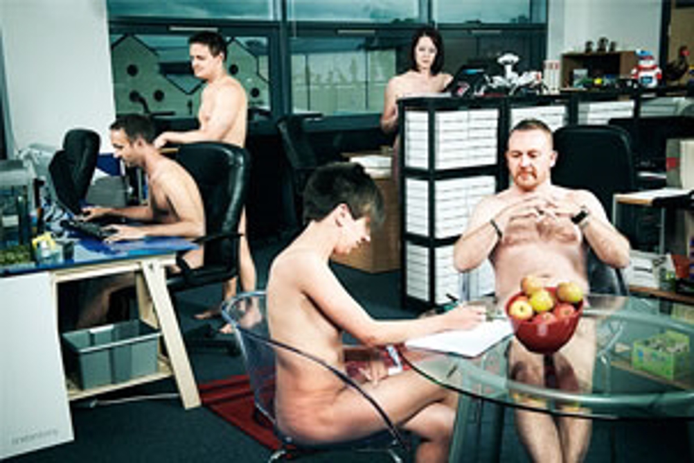 amr nofal add Naked In Office photo