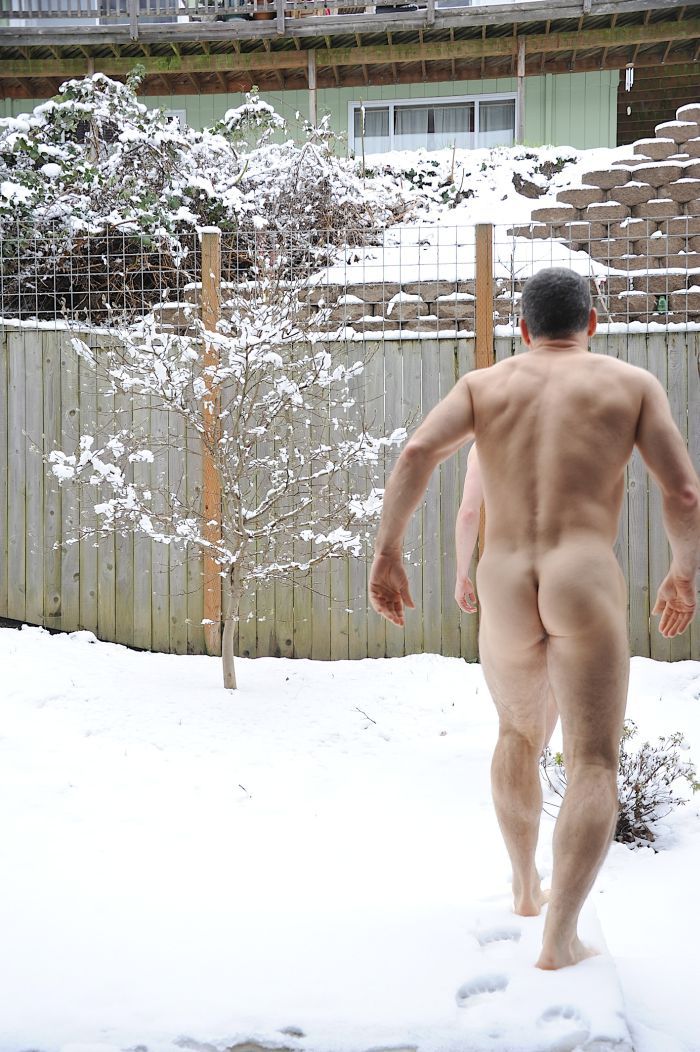 Naked Guys In The Snow 3405