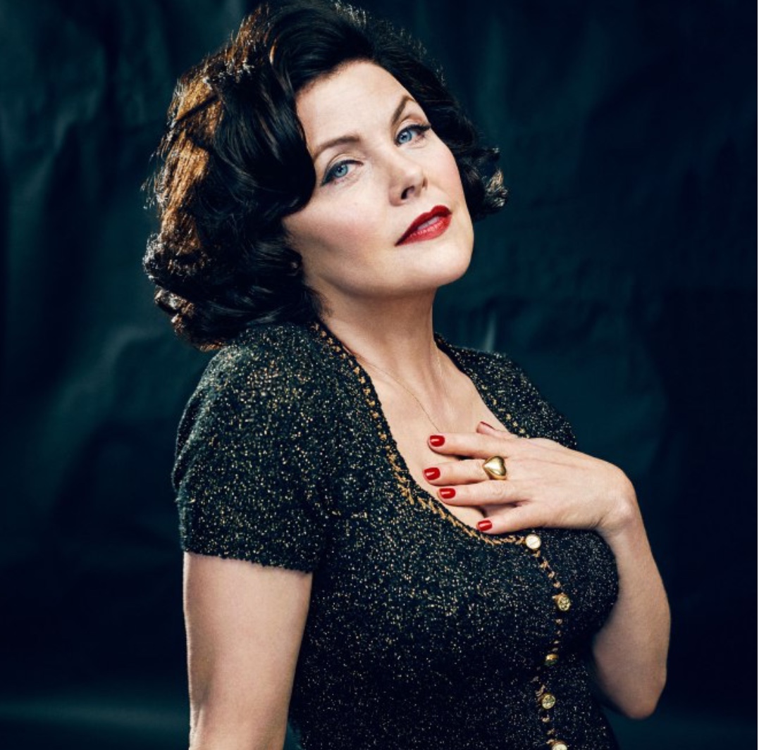 braxton pitts add Sherilyn Fenn Height photo