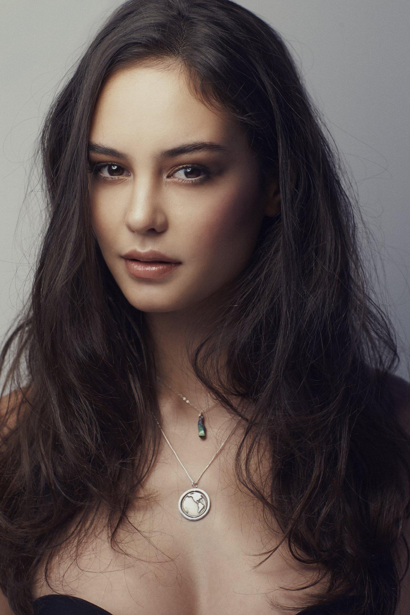 dev dave add Courtney Eaton Hot photo