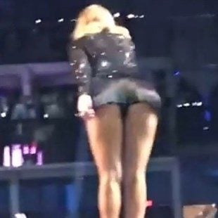 chamika munasinghe add Taylor Swift Up Skirt photo