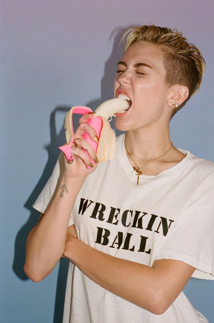 anne abbadessa add Miley Cyrus Sucking photo