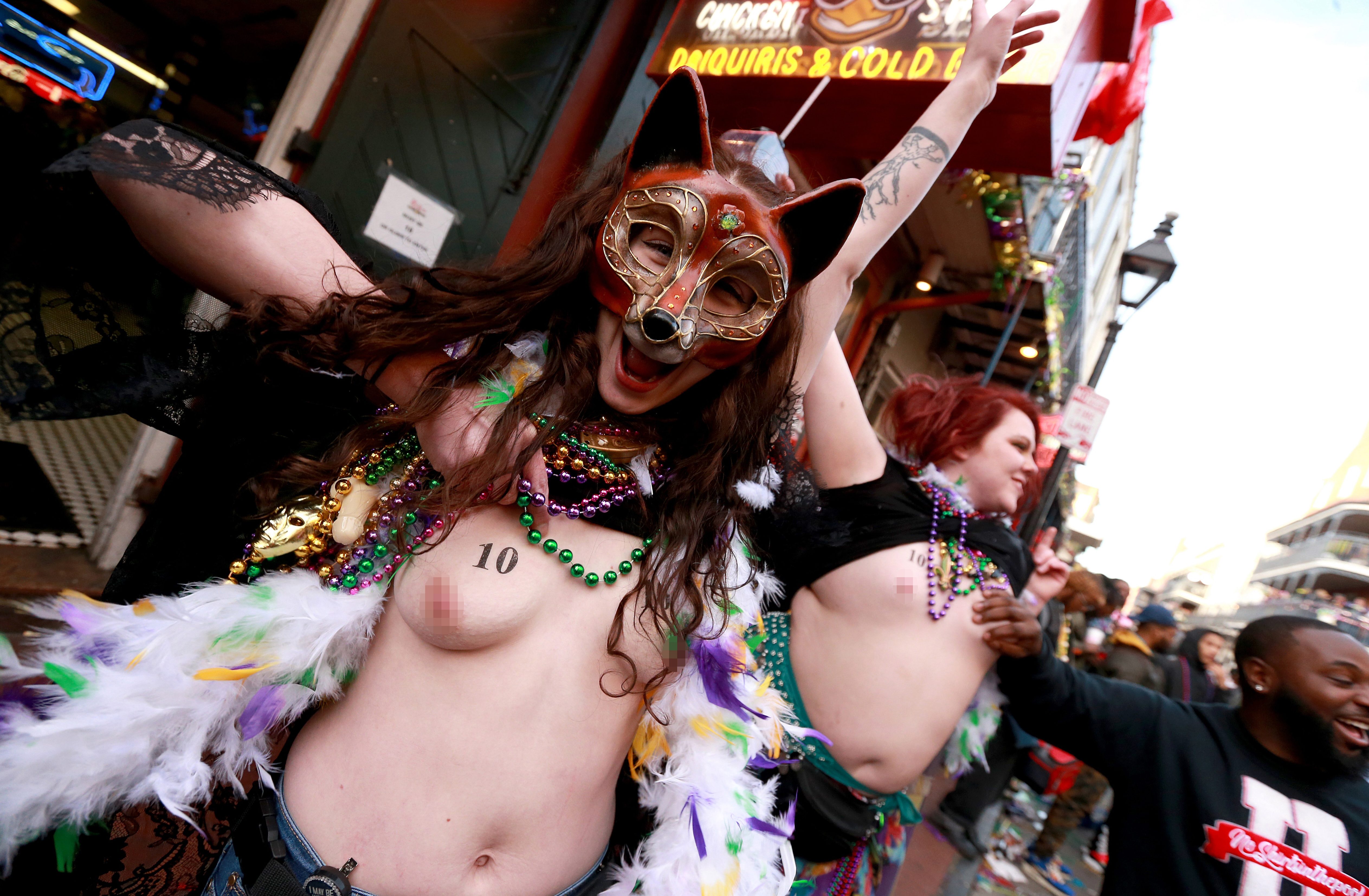 cary straus add Flashing Tits Mardi Gras photo