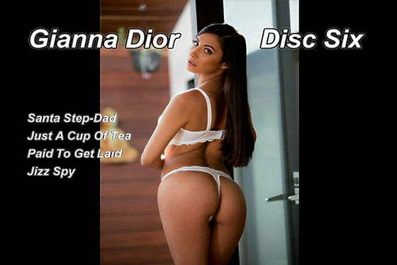 daisy panes add Gianna Dior Santa photo