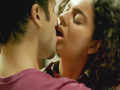 ayush tewari add Hot Kissing Videos photo