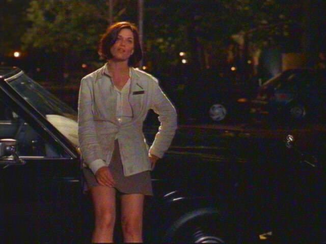 beth arriesgado add Linda Fiorentino Legs photo