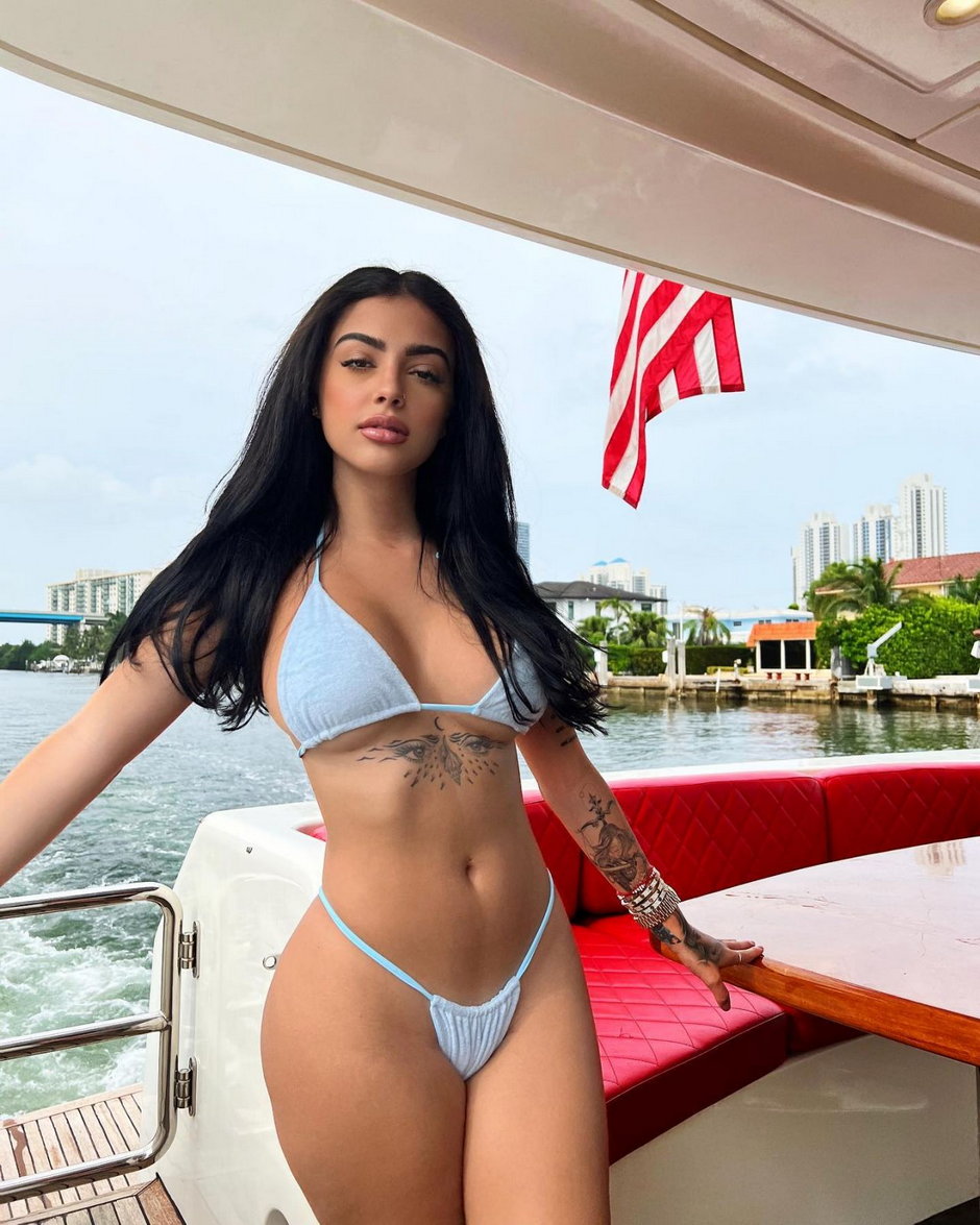 Malu Trevejo Bikini 15240