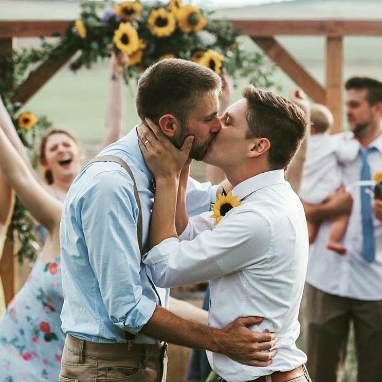 ct add Men Kissing Hot photo