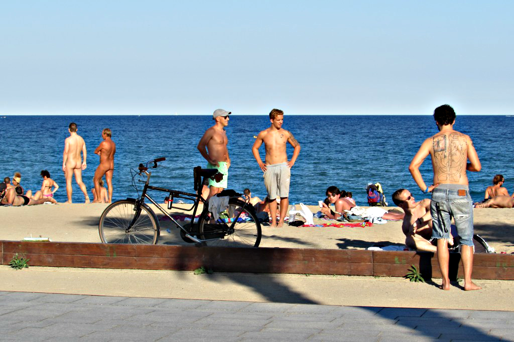 afshan raja add Naked Beach Barcelona photo