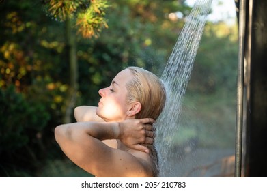 donna rosby add Naked Outdoor Shower photo