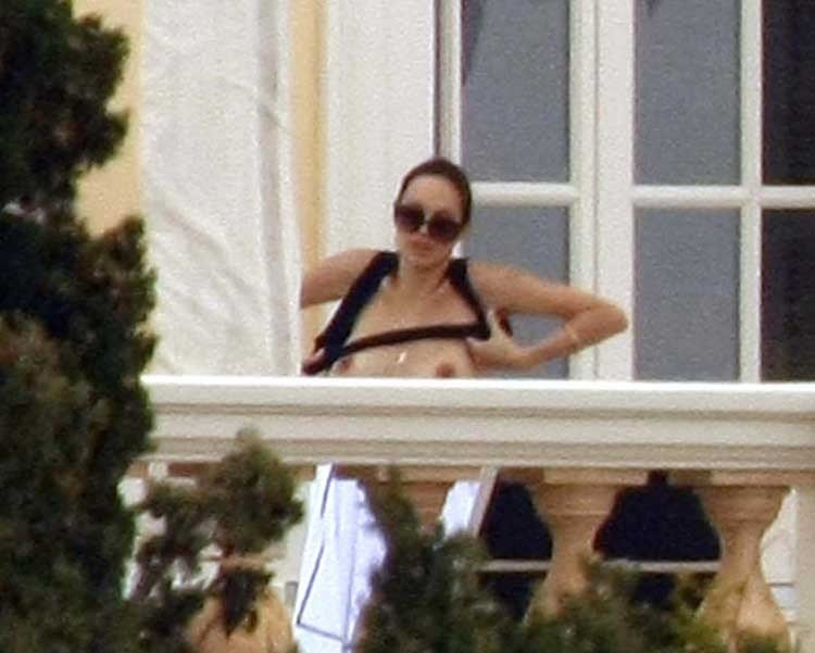 craig e williams add Naked Photos Of Angelina Jolie photo